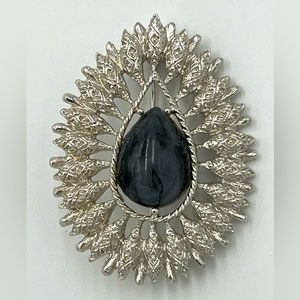 Sarah Coventry teardrop pin/brooch